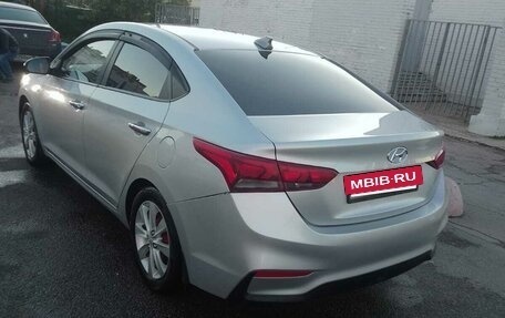 Hyundai Solaris II рестайлинг, 2017 год, 1 000 000 рублей, 14 фотография