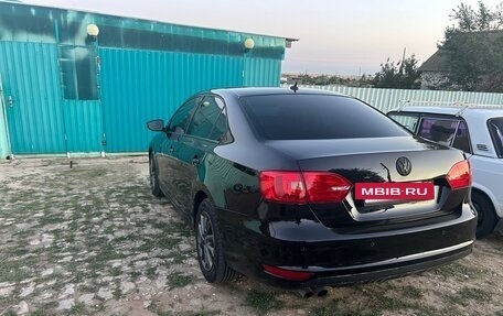 Volkswagen Jetta VI, 2013 год, 950 000 рублей, 3 фотография