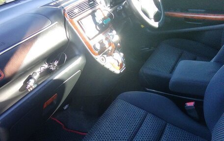 Honda Stream I рестайлинг, 2004 год, 650 000 рублей, 4 фотография