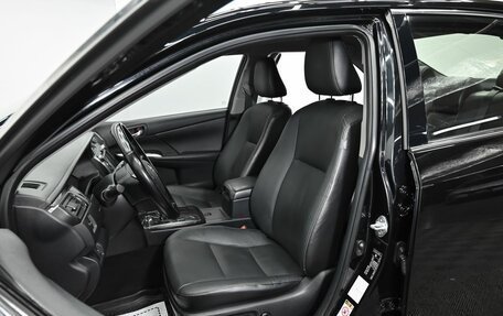 Toyota Camry, 2017 год, 1 655 000 рублей, 6 фотография