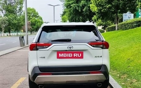 Toyota RAV4, 2022 год, 2 670 000 рублей, 5 фотография