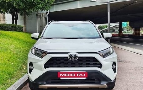 Toyota RAV4, 2022 год, 2 670 000 рублей, 2 фотография