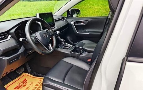 Toyota RAV4, 2022 год, 2 670 000 рублей, 9 фотография