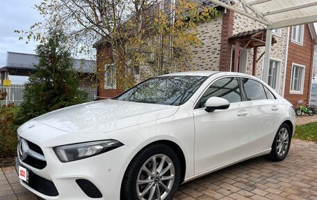 Mercedes-Benz A-Класс, 2020 год, 2 450 000 рублей, 2 фотография