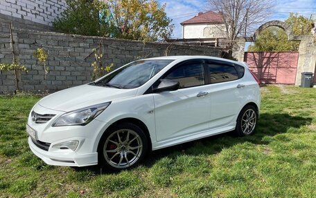 Hyundai Solaris II рестайлинг, 2015 год, 1 100 000 рублей, 1 фотография
