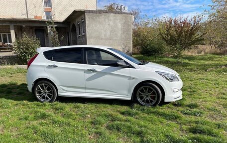 Hyundai Solaris II рестайлинг, 2015 год, 1 100 000 рублей, 4 фотография