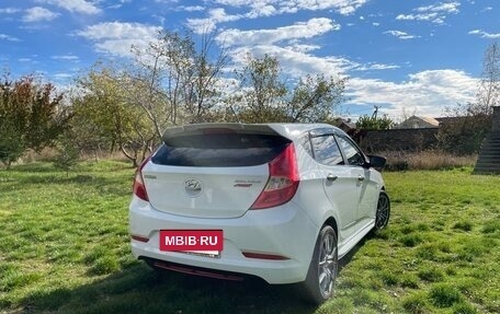 Hyundai Solaris II рестайлинг, 2015 год, 1 100 000 рублей, 3 фотография