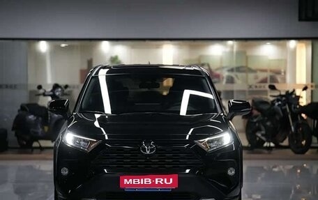 Toyota RAV4, 2022 год, 2 450 000 рублей, 2 фотография