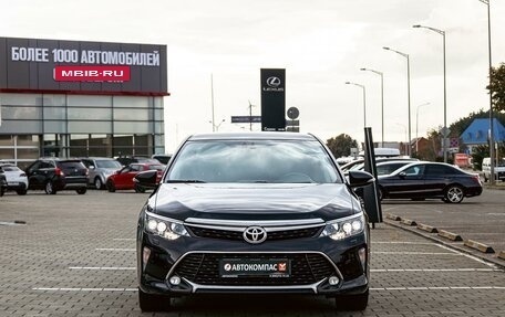Toyota Camry, 2017 год, 1 695 000 рублей, 2 фотография