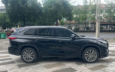 Toyota Highlander, 2022 год, 3 420 444 рублей, 4 фотография