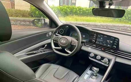 Hyundai Elantra, 2024 год, 1 950 000 рублей, 15 фотография