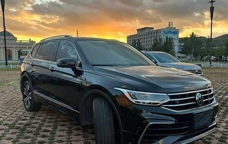 Volkswagen Tiguan II, 2022 год, 2 550 000 рублей, 1 фотография