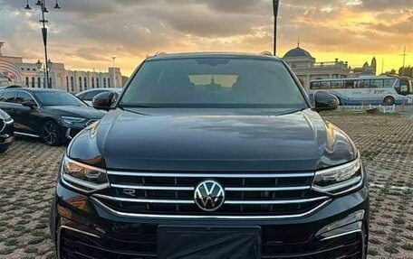 Volkswagen Tiguan II, 2022 год, 2 550 000 рублей, 2 фотография