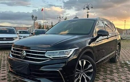 Volkswagen Tiguan II, 2022 год, 2 550 000 рублей, 3 фотография