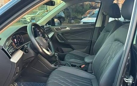 Volkswagen Tiguan II, 2022 год, 2 550 000 рублей, 8 фотография