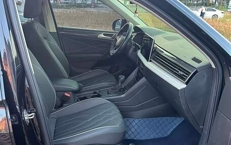 Volkswagen Tiguan II, 2022 год, 2 550 000 рублей, 13 фотография