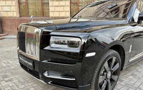 Rolls-Royce Cullinan, 2019 год, 37 000 000 рублей, 2 фотография