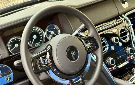 Rolls-Royce Cullinan, 2019 год, 37 000 000 рублей, 12 фотография