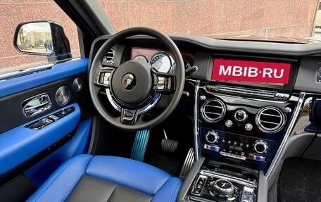 Rolls-Royce Cullinan, 2019 год, 37 000 000 рублей, 13 фотография