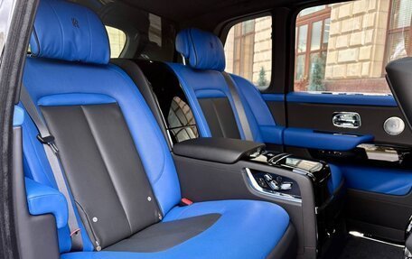 Rolls-Royce Cullinan, 2019 год, 37 000 000 рублей, 21 фотография