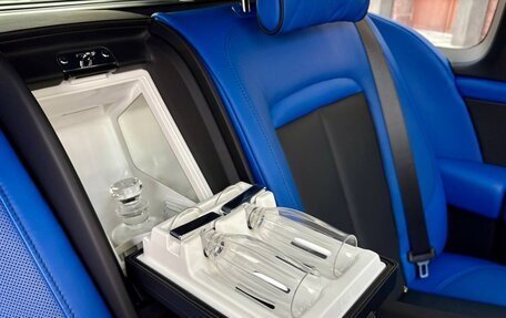 Rolls-Royce Cullinan, 2019 год, 37 000 000 рублей, 24 фотография