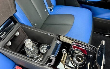 Rolls-Royce Cullinan, 2019 год, 37 000 000 рублей, 23 фотография