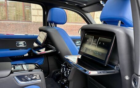 Rolls-Royce Cullinan, 2019 год, 37 000 000 рублей, 22 фотография