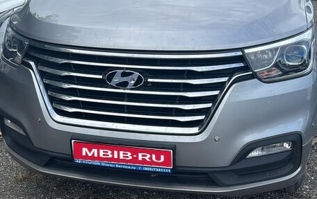 Hyundai Grand Starex Grand Starex I рестайлинг 2, 2020 год, 3 847 000 рублей, 1 фотография