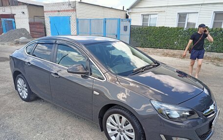 Opel Astra J, 2013 год, 920 000 рублей, 2 фотография