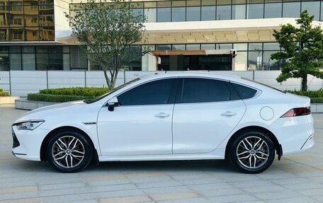 BYD Qin, 2022 год, 1 320 000 рублей, 5 фотография