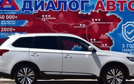 Mitsubishi Outlander III рестайлинг 3, 2021 год, 2 210 000 рублей, 2 фотография