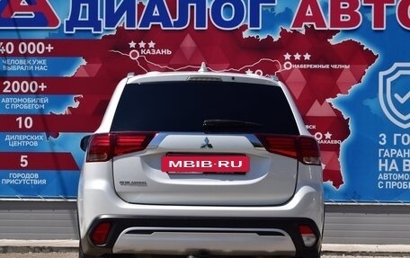Mitsubishi Outlander III рестайлинг 3, 2021 год, 2 210 000 рублей, 4 фотография