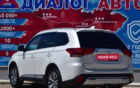 Mitsubishi Outlander III рестайлинг 3, 2021 год, 2 210 000 рублей, 5 фотография