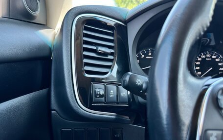 Mitsubishi Outlander III рестайлинг 3, 2021 год, 2 210 000 рублей, 13 фотография