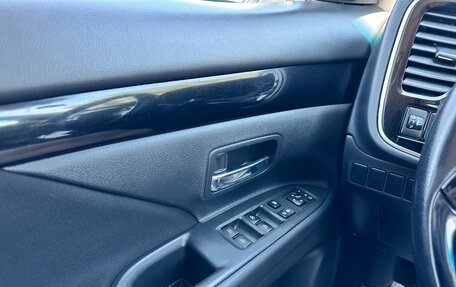 Mitsubishi Outlander III рестайлинг 3, 2021 год, 2 210 000 рублей, 14 фотография