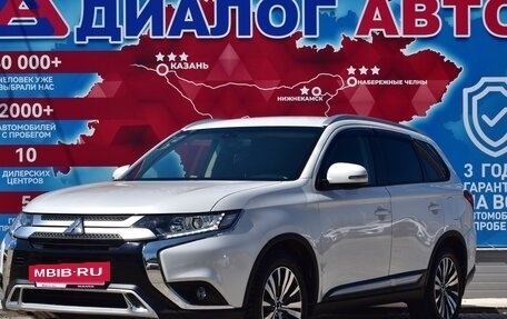 Mitsubishi Outlander III рестайлинг 3, 2021 год, 2 210 000 рублей, 7 фотография