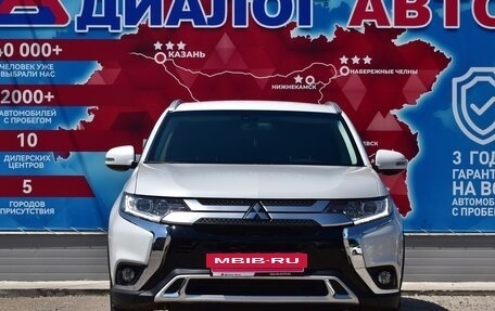 Mitsubishi Outlander III рестайлинг 3, 2021 год, 2 210 000 рублей, 8 фотография