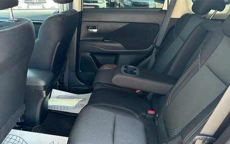 Mitsubishi Outlander III рестайлинг 3, 2021 год, 2 210 000 рублей, 18 фотография