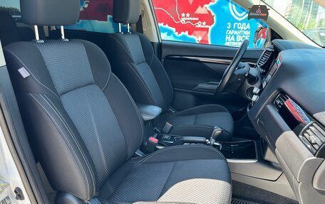 Mitsubishi Outlander III рестайлинг 3, 2021 год, 2 210 000 рублей, 20 фотография