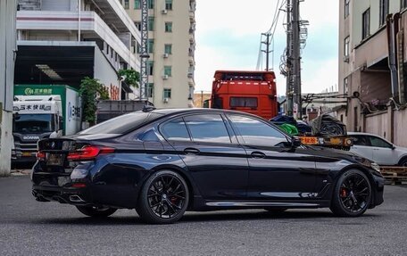 BMW 5 серия, 2022 год, 5 600 000 рублей, 2 фотография