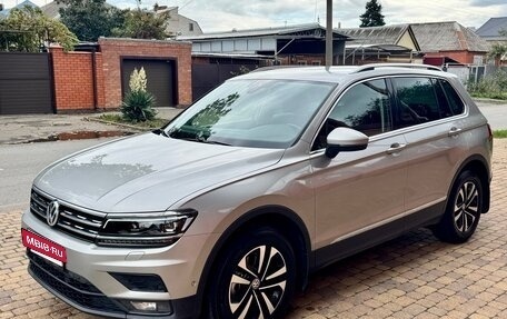 Volkswagen Tiguan II, 2020 год, 2 380 000 рублей, 1 фотография