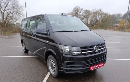 Volkswagen Caravelle T6 рестайлинг, 2019 год, 2 900 000 рублей, 1 фотография