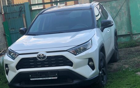 Toyota RAV4, 2021 год, 3 600 000 рублей, 1 фотография