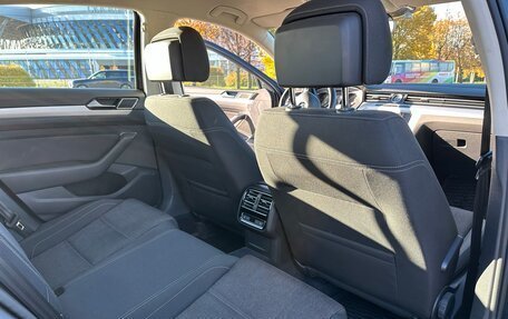 Volkswagen Passat B8 рестайлинг, 2015 год, 1 880 000 рублей, 24 фотография