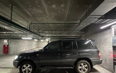 Toyota Land Cruiser 100 рестайлинг 2, 2005 год, 1 800 000 рублей, 2 фотография