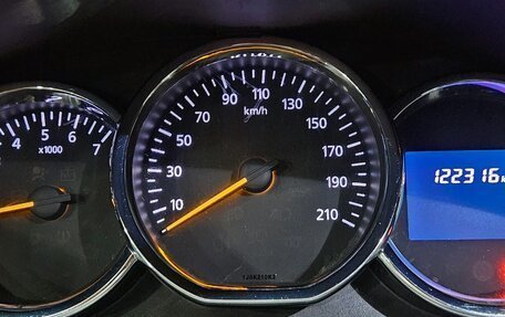 Renault Logan II, 2018 год, 745 000 рублей, 10 фотография