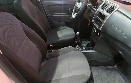 Renault Logan II, 2018 год, 745 000 рублей, 11 фотография