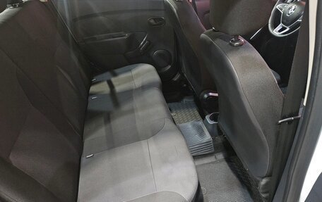 Renault Logan II, 2018 год, 745 000 рублей, 12 фотография