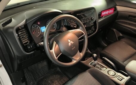 Mitsubishi Outlander III рестайлинг 3, 2014 год, 1 450 000 рублей, 14 фотография