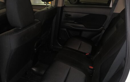 Mitsubishi Outlander III рестайлинг 3, 2014 год, 1 450 000 рублей, 19 фотография